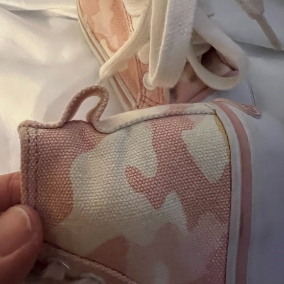 EUC Old Navy tennis shoes. Size 6-12 months. - Picture 8 of 10